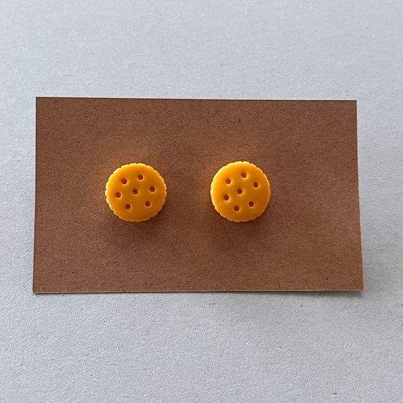 Biscuit Studs - Picture 2 of 3